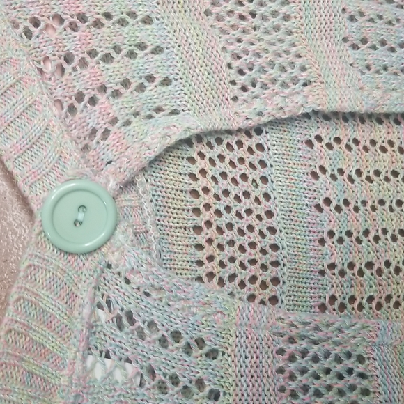dELiA*s multicolored crop top. Open back. Beautiful pastels. - Picture 3 of 6